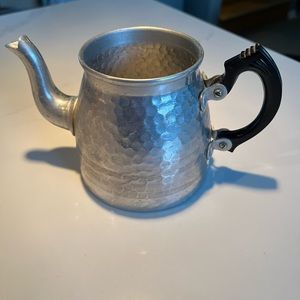 Vintage sona ware teapot by aluminum works, England.  Hammered aluminum.